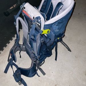 Deuter child carrier for hiking